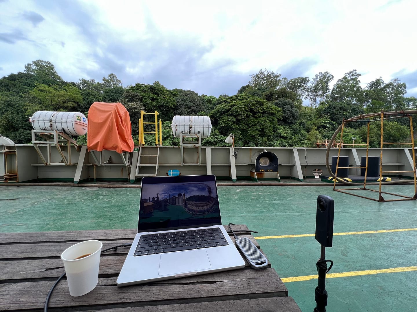 A coffee break during a docking in the Philippines